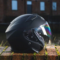 Shoei J-Cruise 2 - Matt Black 15 Shoei J-Cruise 2 - Matt Black -Shoei Store shoei helmet j cruise 2 matt black lifestyle2