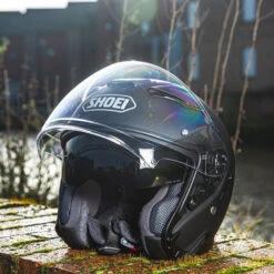 Shoei J-Cruise 2 - Matt Black 18 Shoei J-Cruise 2 - Matt Black -Shoei Store shoei helmet j cruise 2 matt black lifestyle5